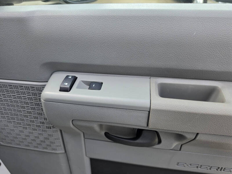 2024 Ford E-Series E-450 SD