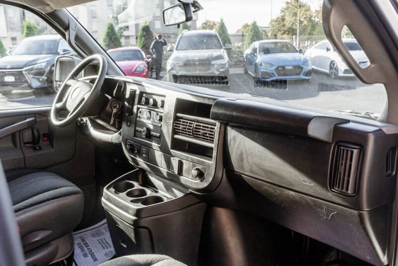 2023 GMC Savana 2500