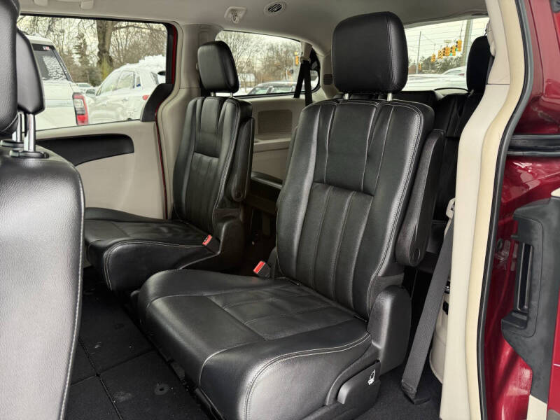 2013 Chrysler Town and Country Touring