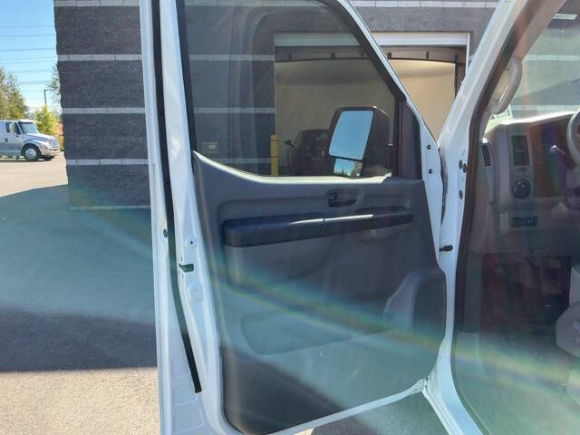 2013 Nissan NV 2500 HD SV