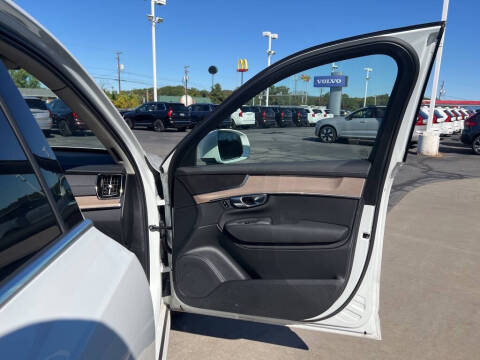 2025 Volvo XC90 B5 Plus Bright Theme 7P