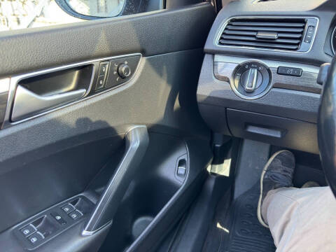 2016 Volkswagen Passat 1.8T SE