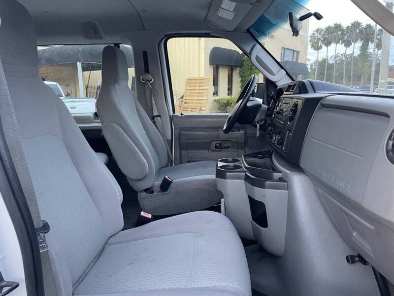 2011 Ford E-Series E-350 SD XLT