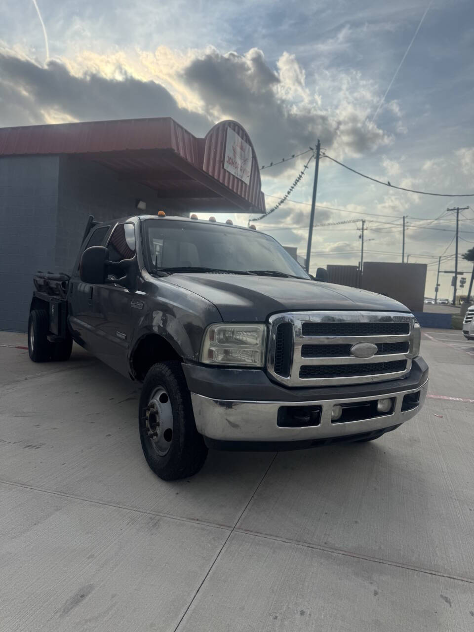 2005 Ford F-350 Super Duty Lariat 4dr Crew Cab 4WD SB DRW's photo