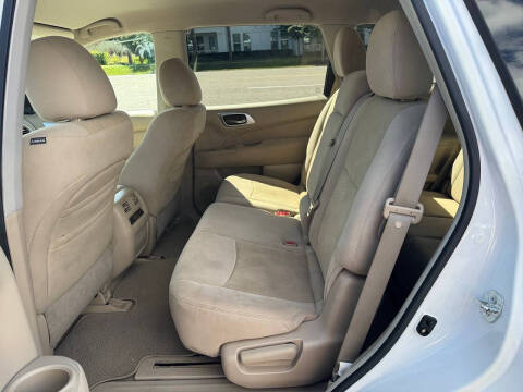 2013 Nissan Pathfinder SV