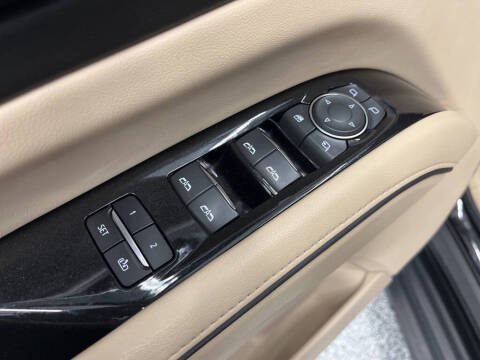 2022 Cadillac Escalade ESV Premium Luxury