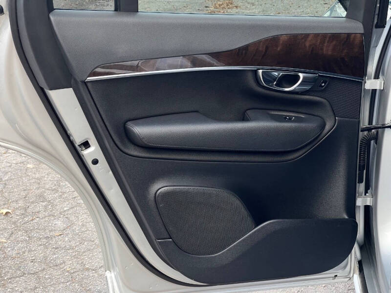 2016 Volvo XC90 T6 Momentum