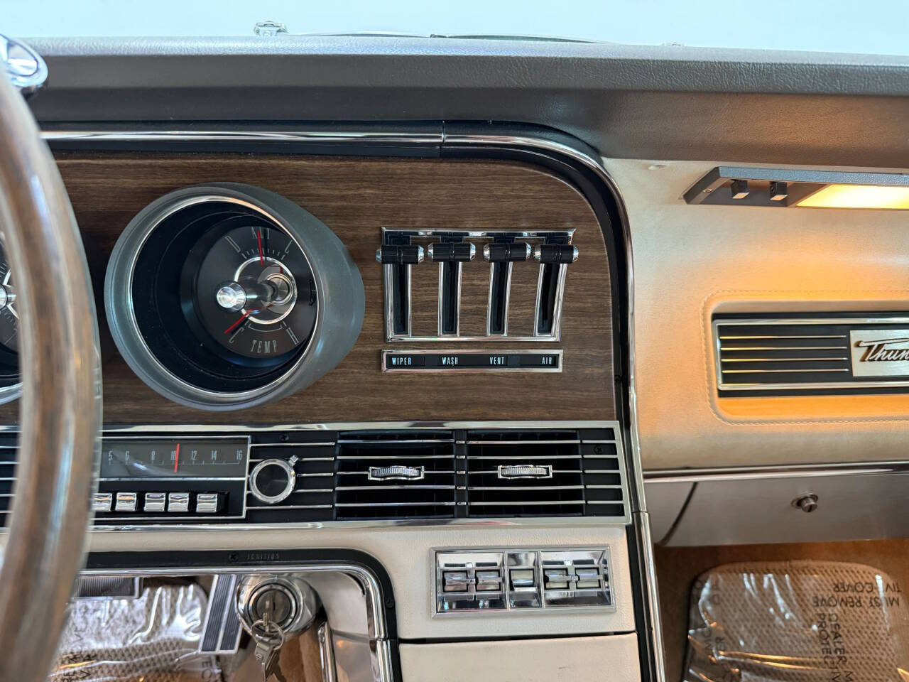 1967 Ford Thunderbird 40