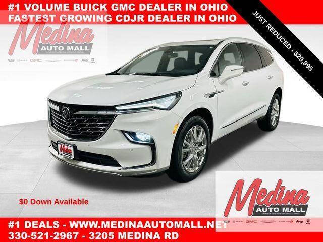 2023 Buick Enclave Essence's photo