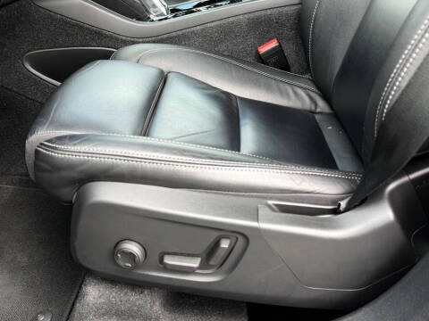 2023 Volvo XC40 B5 Plus Bright Theme
