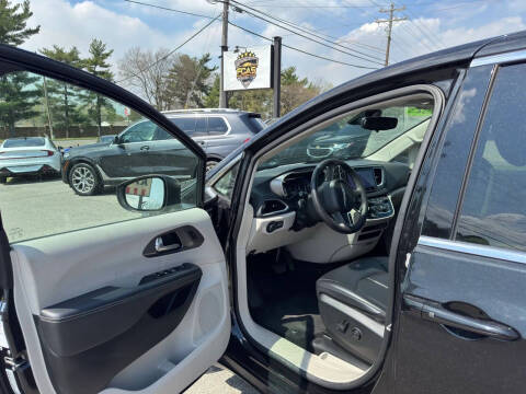 2023 Chrysler Pacifica Touring L