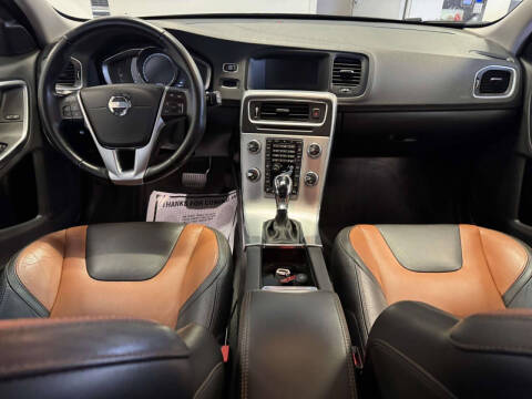 2018 Volvo V60 Cross Country T5 Premier