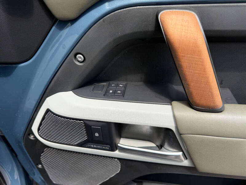 2020 Land Rover Defender 110 SE