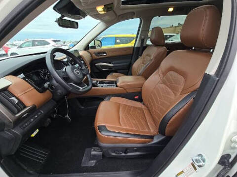2023 Nissan Pathfinder Platinum