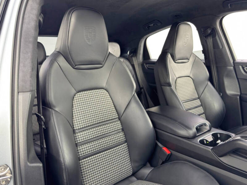 2021 Porsche Cayenne GTS Coupe