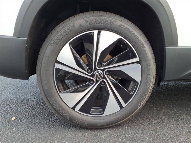 2025 Volkswagen Taos SE 4Motion