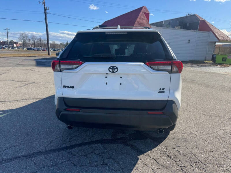 2019 Toyota RAV4 LE