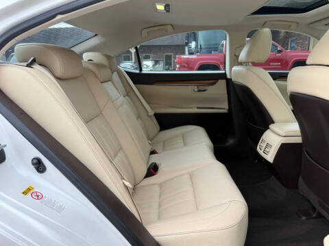 2017 Lexus ES 300h