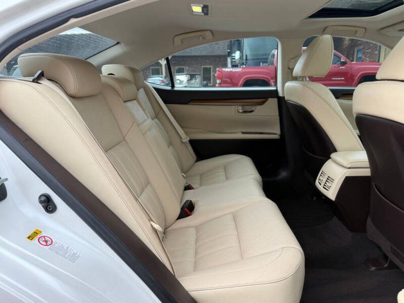 2017 Lexus ES 300h