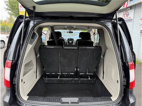 2014 Chrysler Town and Country Touring