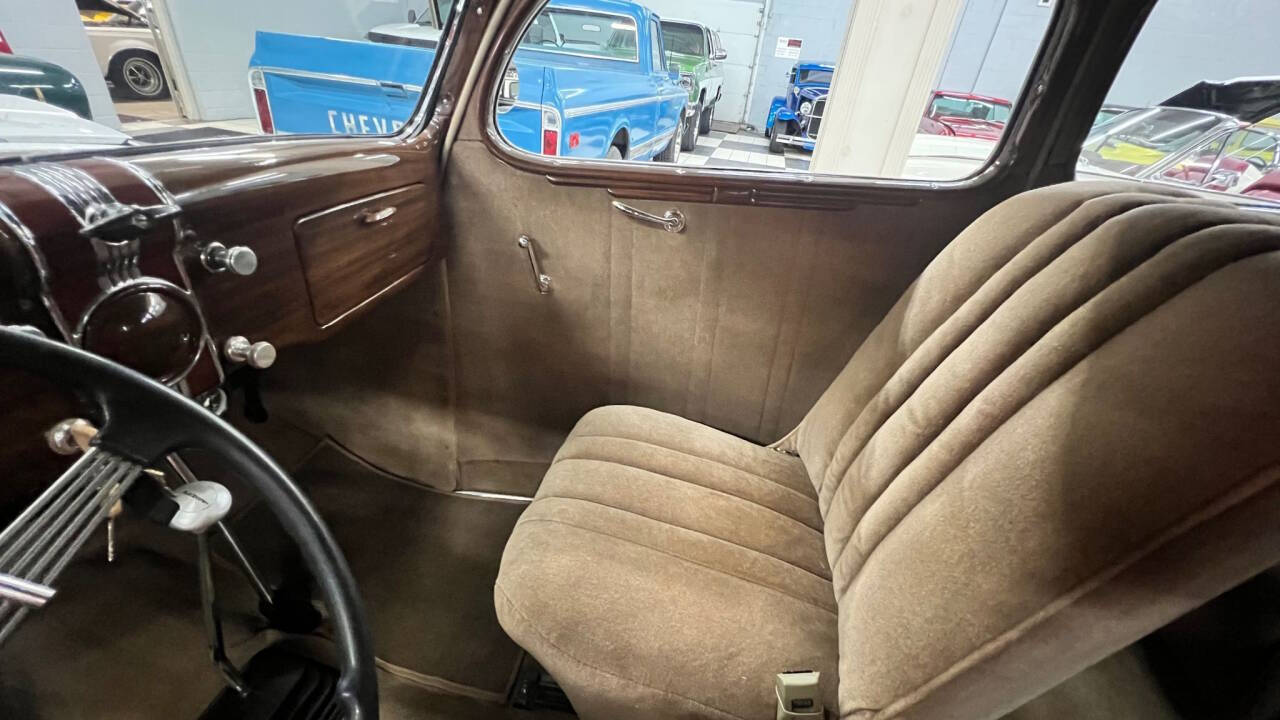 1936 Ford Custom 71