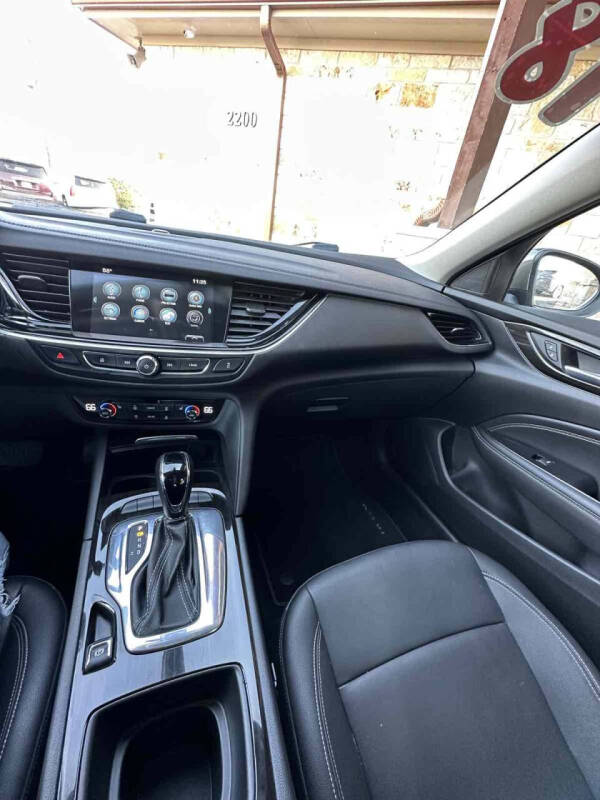 2018 Buick Regal Sportback Essence