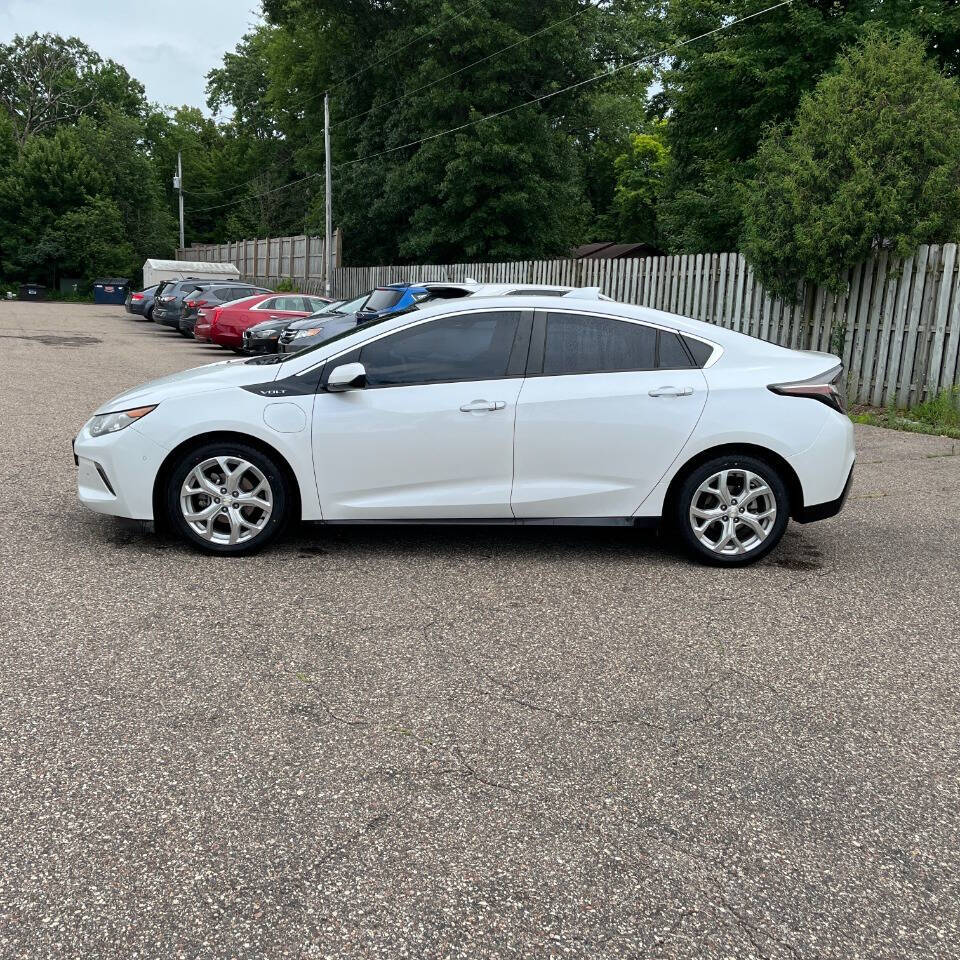 White 2017 Chevrolet Volt Premier Premier 4dr Hatchback 2