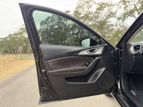 2018 Mazda MAZDA3 Touring