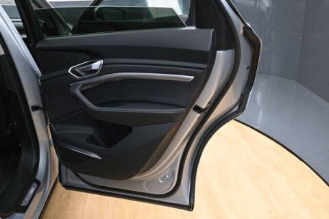 2022 Audi e-tron quattro Premium Plus