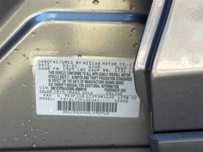 2021 Nissan Kicks SR