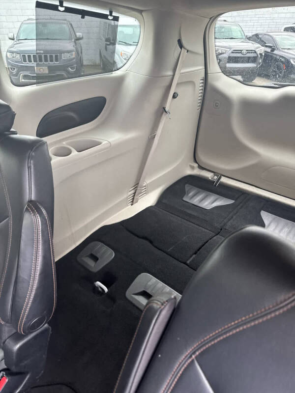 2017 Chrysler Pacifica Touring-L