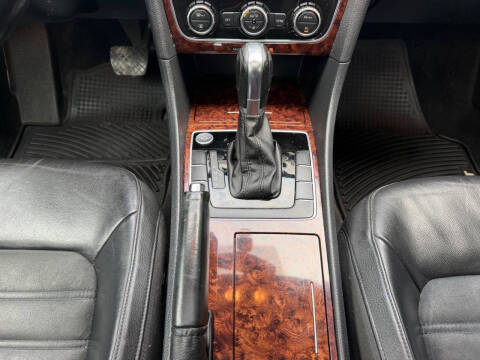 2012 Volkswagen Passat SEL PZEV