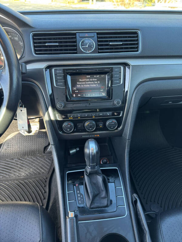 2016 Volkswagen Passat 1.8T R-Line