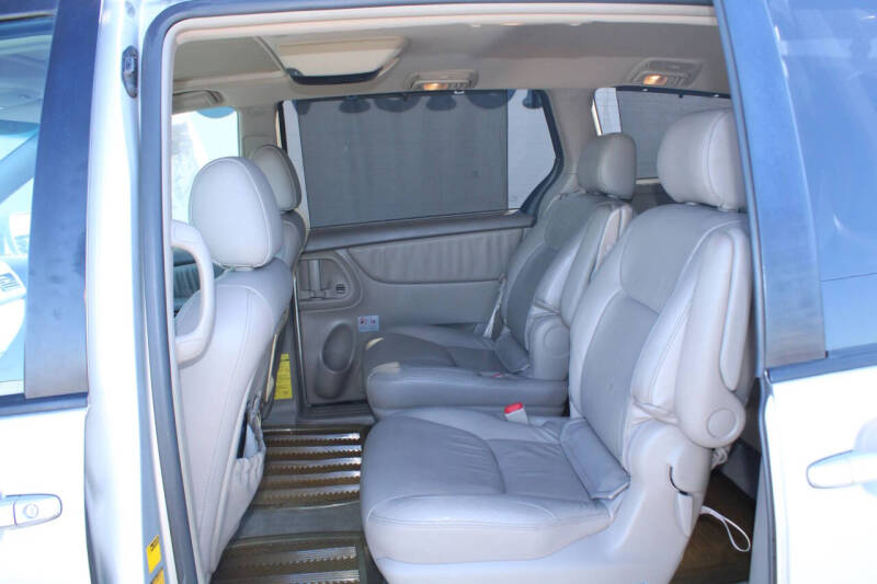 2004 Toyota Sienna XLE Limited 7 Passenger