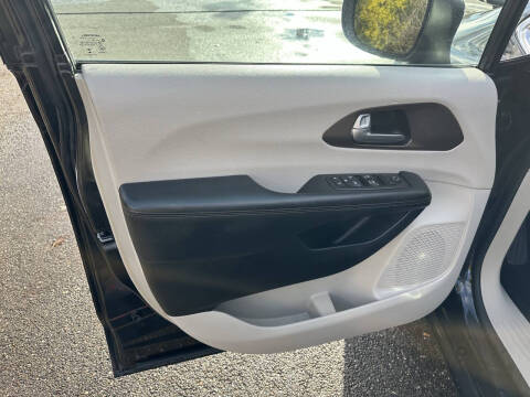 2017 Chrysler Pacifica Touring