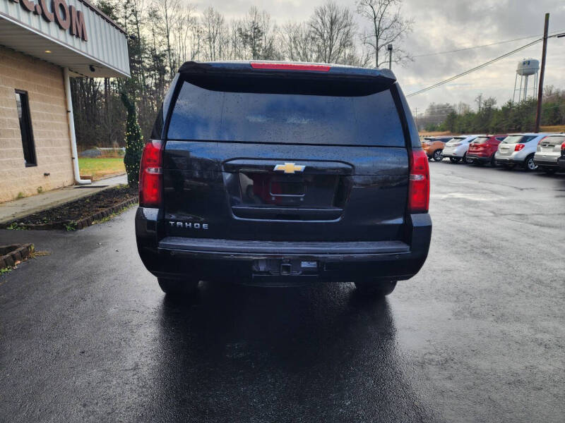 2017 Chevrolet Tahoe LT photo 5