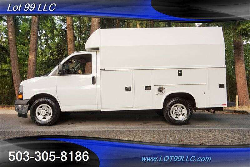 2019 Chevrolet Express Cutaway Base's photo