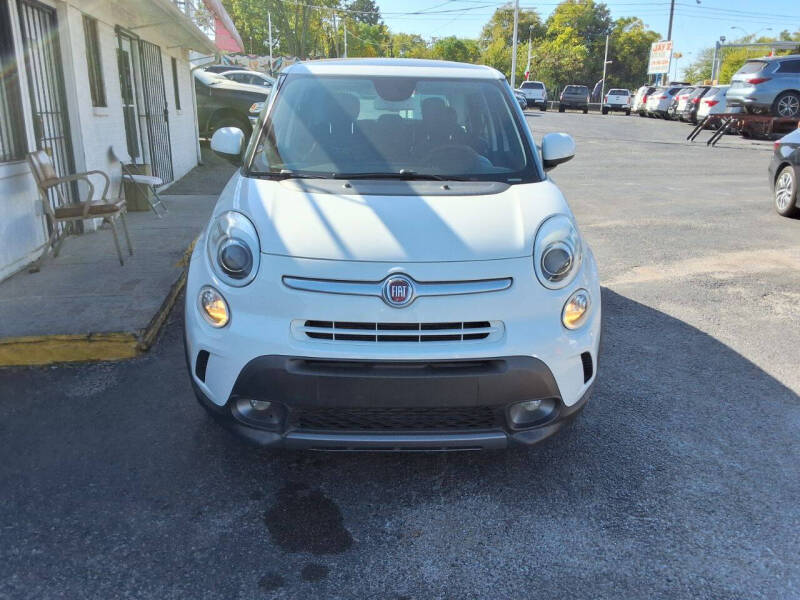 FIAT 500L's photo