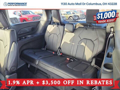 2026 Chrysler Pacifica Select
