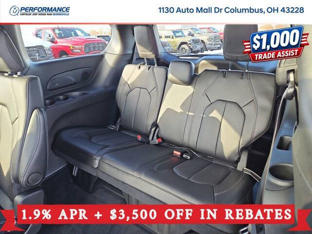 2026 Chrysler Pacifica Select