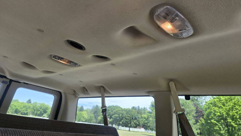2004 Ford E-Series E-150 XLT
