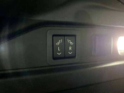 2024 Cadillac LYRIQ Luxury 2