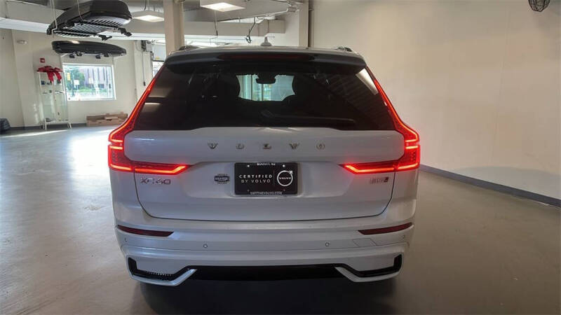 2025 Volvo XC60 B5 Core Dark Theme