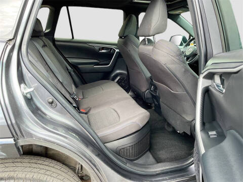 2022 Toyota RAV4 Hybrid SE