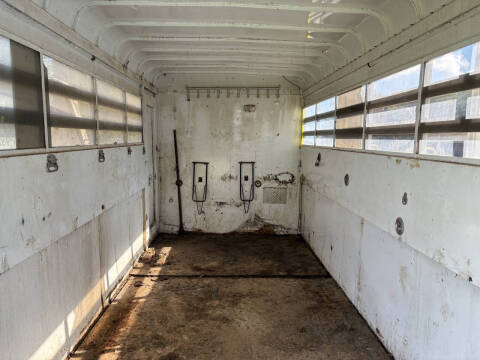2000 CM Trailers horse / livestock trailer