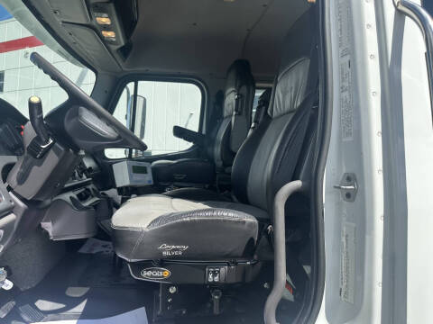 2015 Freightliner M2 106
