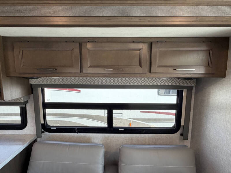 2022 Thor Motor Coach Hurricane 29M