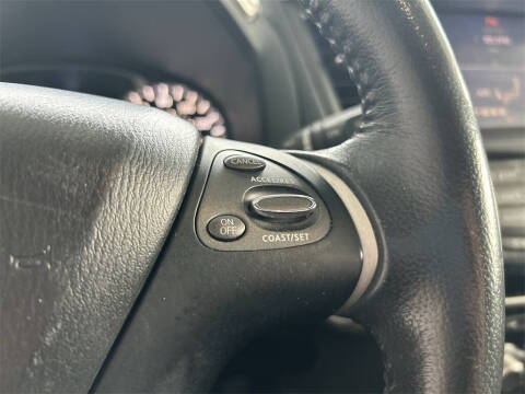 2018 Nissan Pathfinder SV