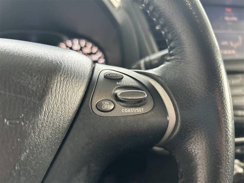 2018 Nissan Pathfinder SV