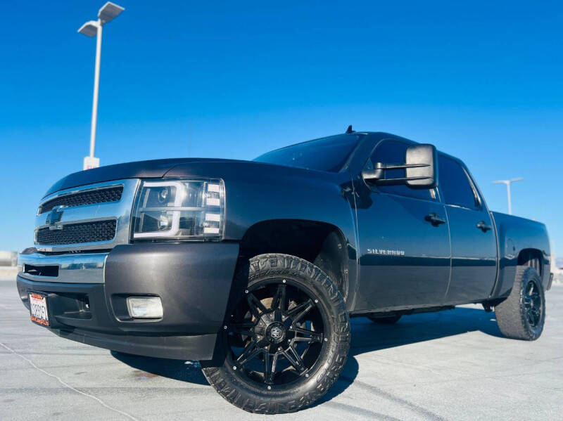 2011 Chevrolet Silverado 1500 LT photo 4